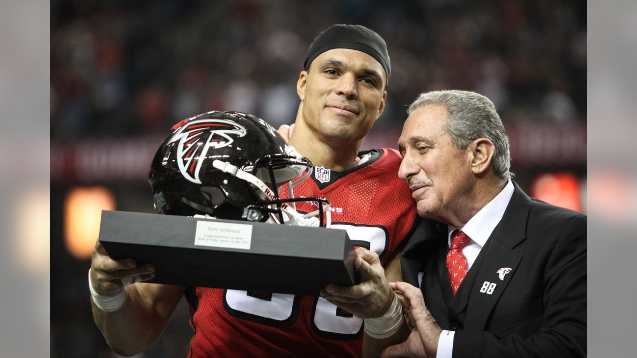 Former Falcons great Tony Gonzalez to be inducted into Pro