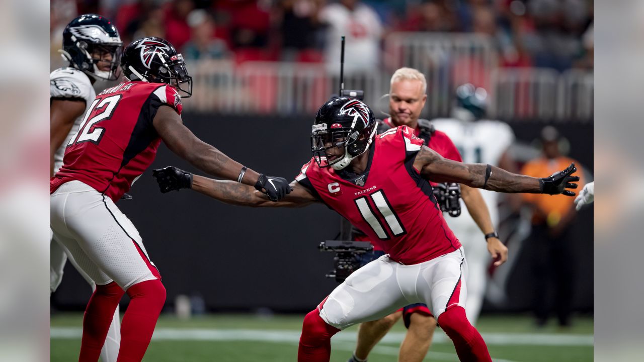 Atlanta Falcons wide receiver Julio Jones (11) celebrates his