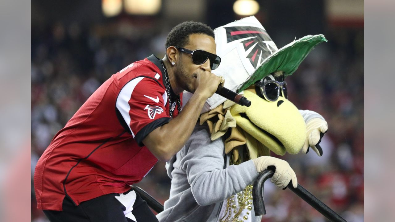 Photos: 49ers playoff halftime show a hip-hop throwback