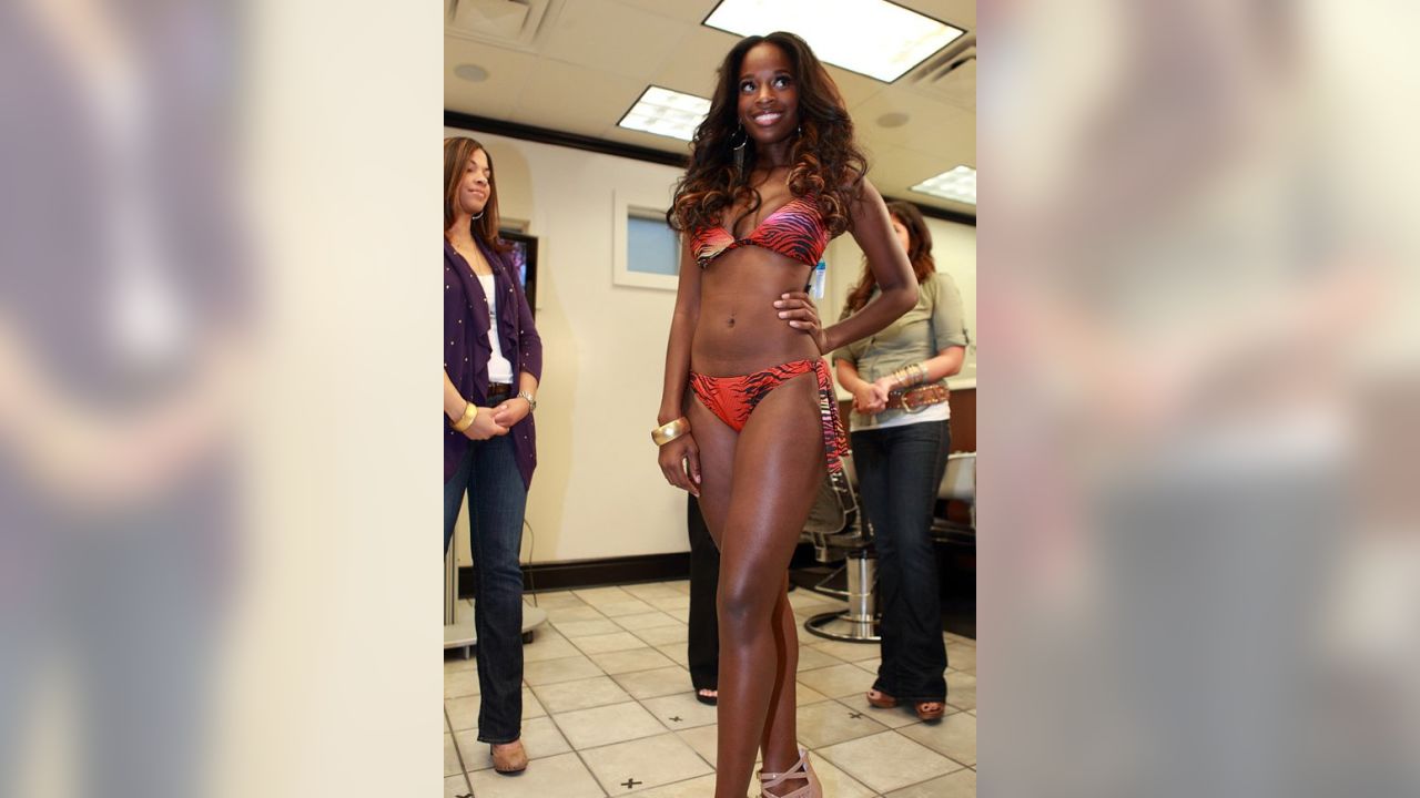 2011 Atlanta Falcons Cheerleaders Swimsuit Calendar Fitting