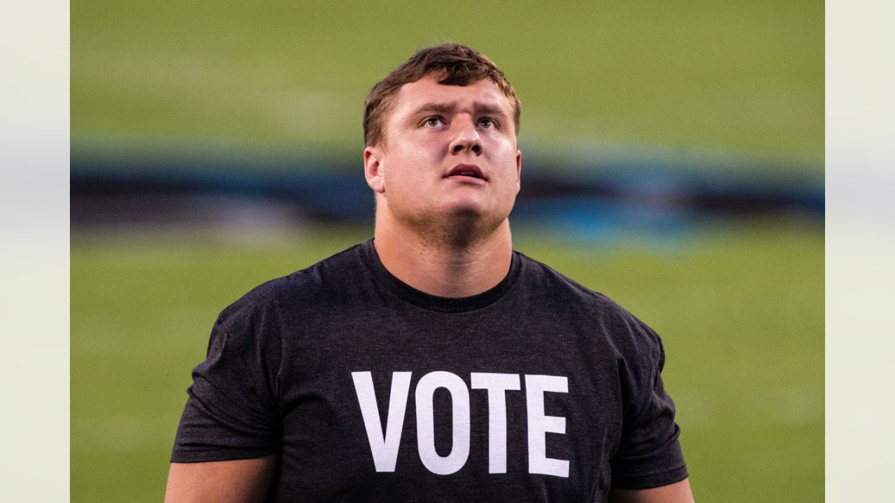 Atlanta Falcons guard Chris Lindstrom (63) on the sideline against