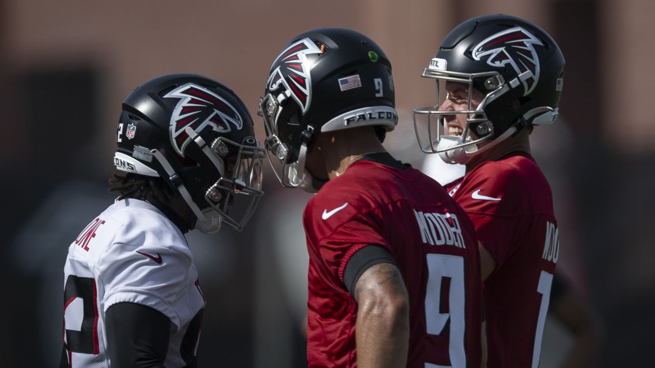 File:Atlanta Falcons training camp scrimmage, July 2016 4d.jpg