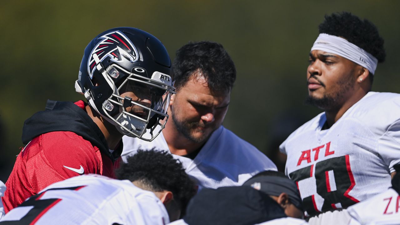 Shanna Lockwood/© 2022 Atlanta Falcons - Atlanta Falcons kicker Younghoe Koo  #7 during practice in Flowery Branch, Georgia, on …