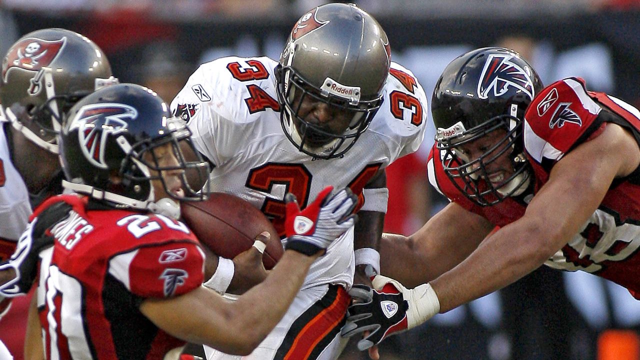 Tampa Bay Buccaneers' running back Earnest Graham (34) heads for