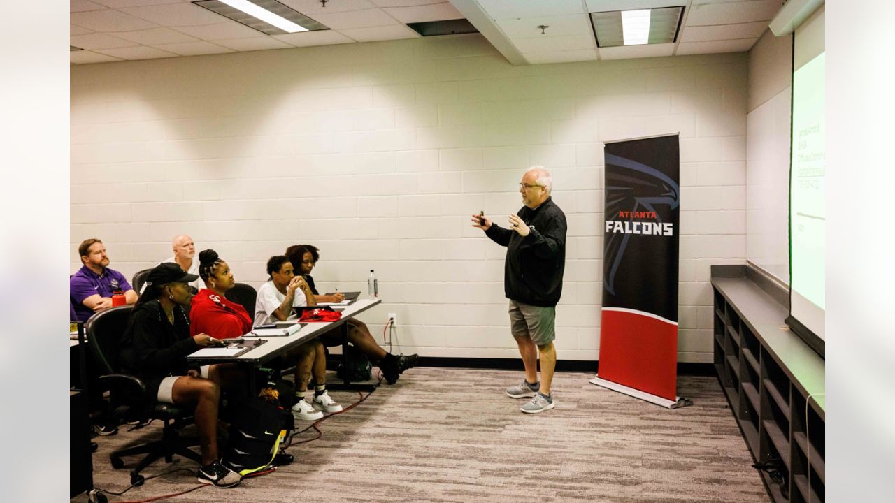 NFL FLAG on X: The @AtlantaFalcons Girls Flag Football Coaching Clinic  starts TOMORROW❗️ Speaker lineup includes @wflagfootball head coach  @lizsowers3 