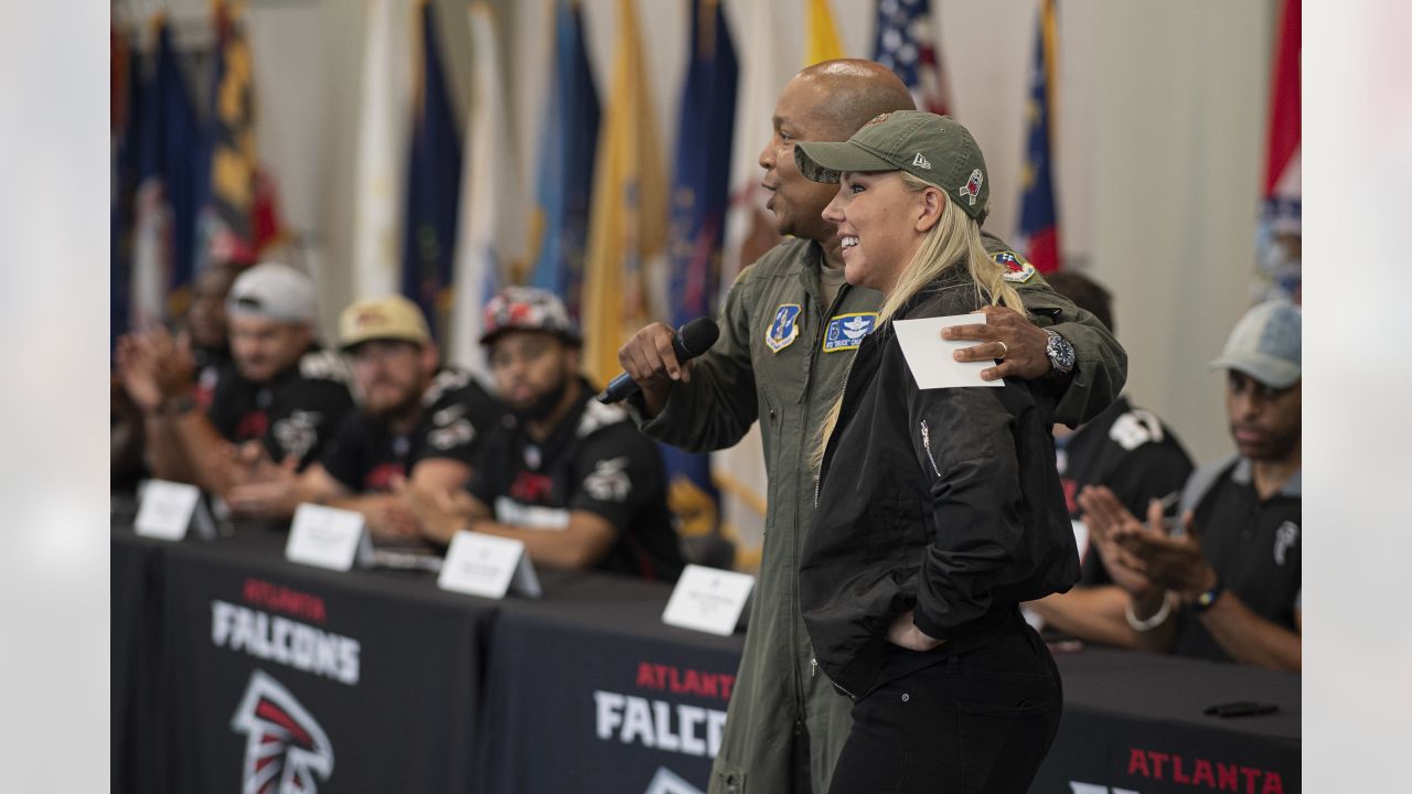 Falcons players and Legends visit Georgia National Guard