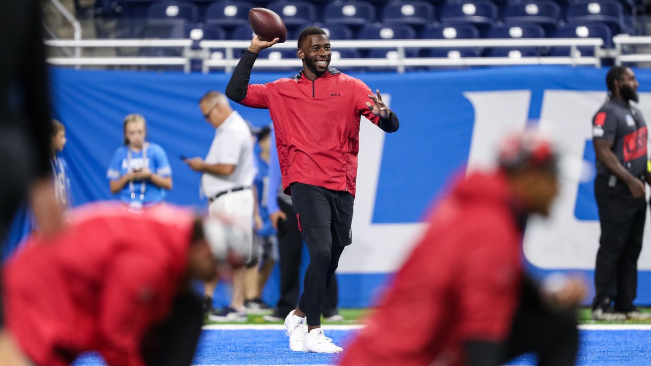 Atlanta Falcons tight end Kyle Pitts (8) plays against the Detroit Lions  during a preseason NFL football game in Detroit, Friday, Aug. 12, 2022. (AP  Photo/Paul Sancya Stock Photo - Alamy