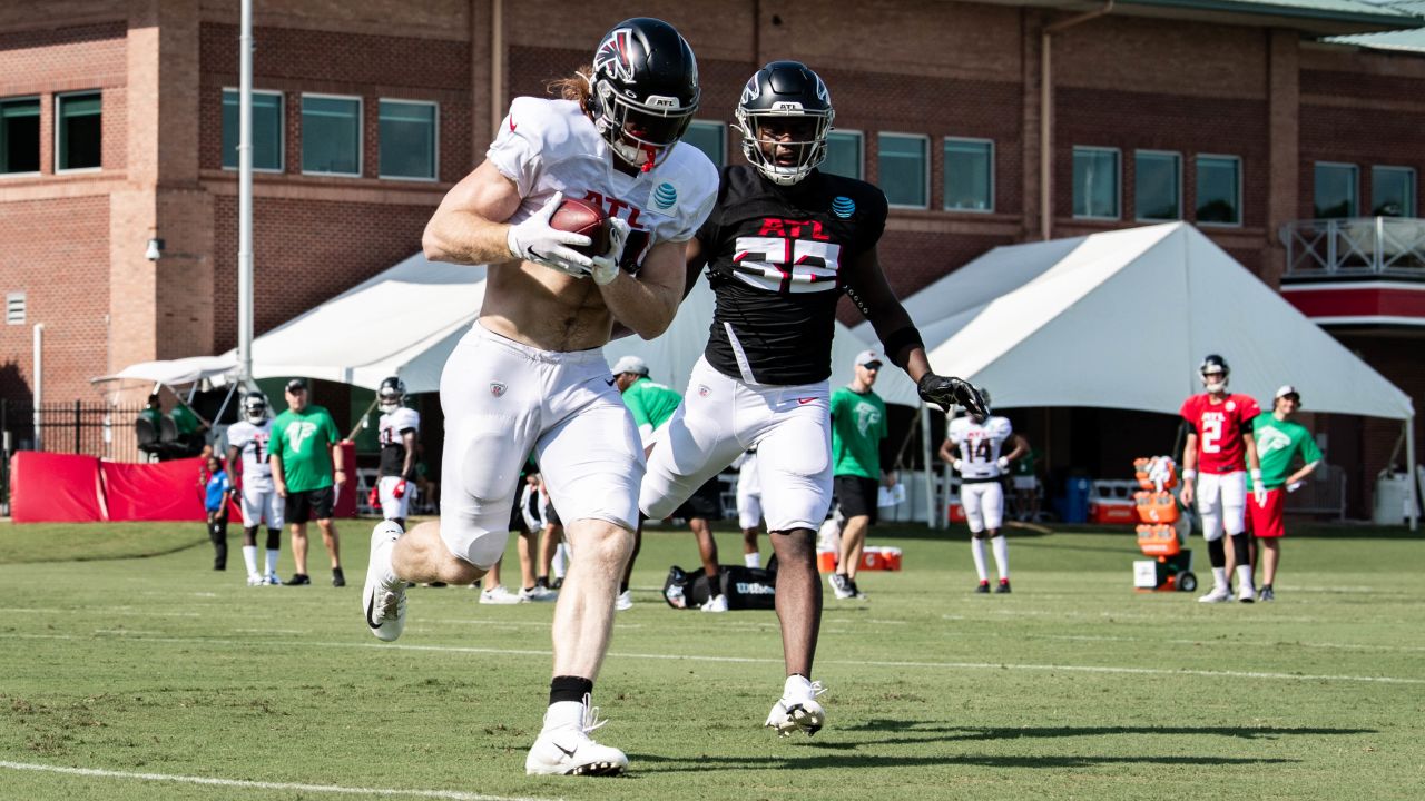 Atlanta Falcons tight end Hayden Hurst (81) and offensive tackle