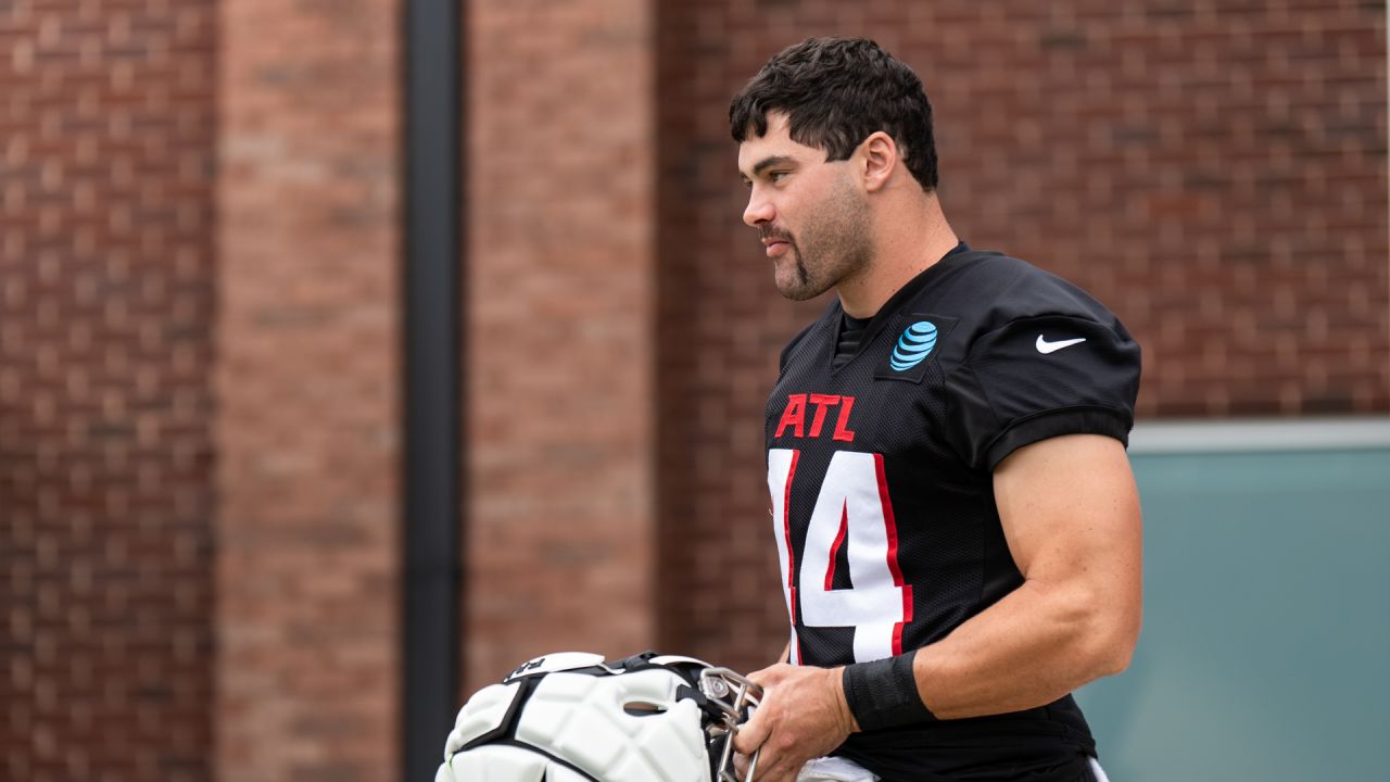 Modest Pitts won't project role as rookie TE with Falcons – Oneida