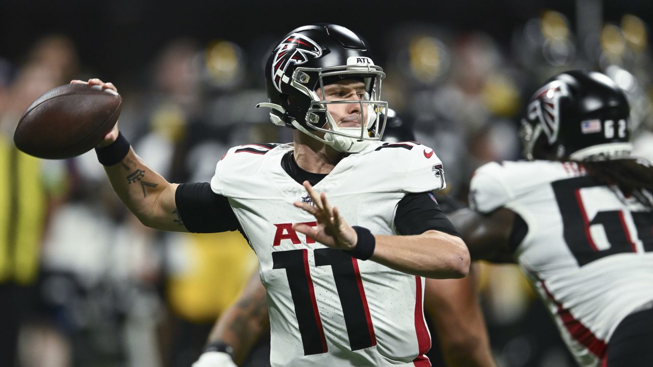 Atlanta Falcons quarterback Taylor Heinicke (4) high fives Atlanta Falcons  offensive lineman Ryan Neuzil (64) as they practice on the field before an  NFL pre-season football game against the Miami Dolphins, Friday