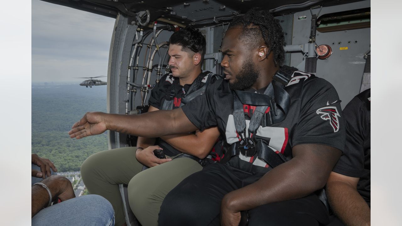 Falcons players and Legends visit Georgia National Guard