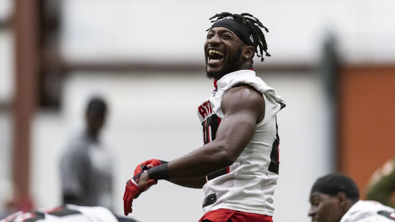 FLOWERY BRANCH, GA - JULY 30: Atlanta Falcons wide receiver Frank Darby  (88) has a laugh during Saturday morning workouts for the Atlanta Falcons  on July, 30, 2022 at the Atlanta Falcons