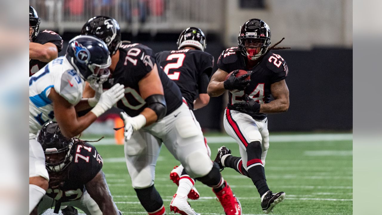 Falcons rookie John Cominsky reflects on his journey before first game