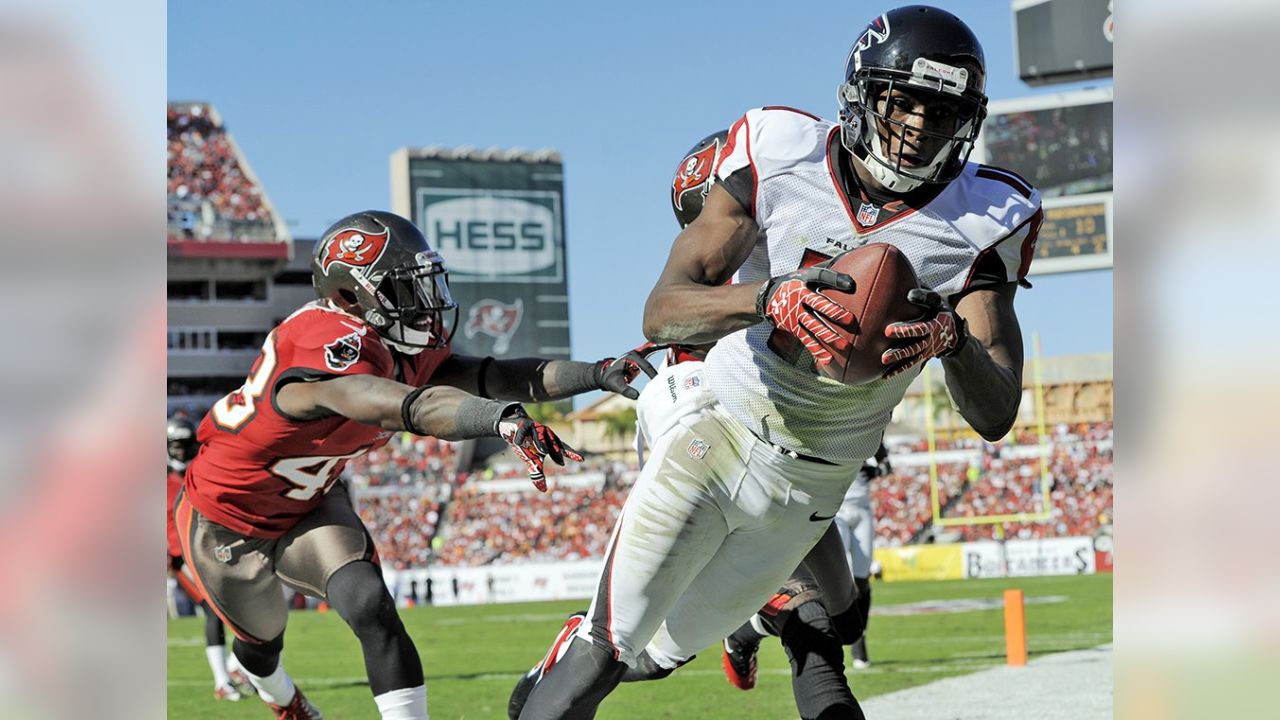 Ryan, Jones, Hester lead Falcons to 56-14 win over Buccaneers