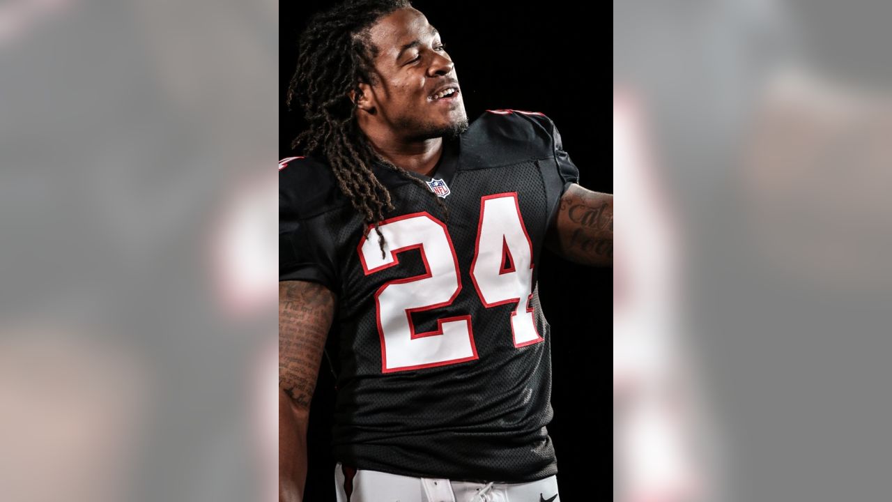 Behind-the-Scenes: Falcons Throwback Jersey Shoot