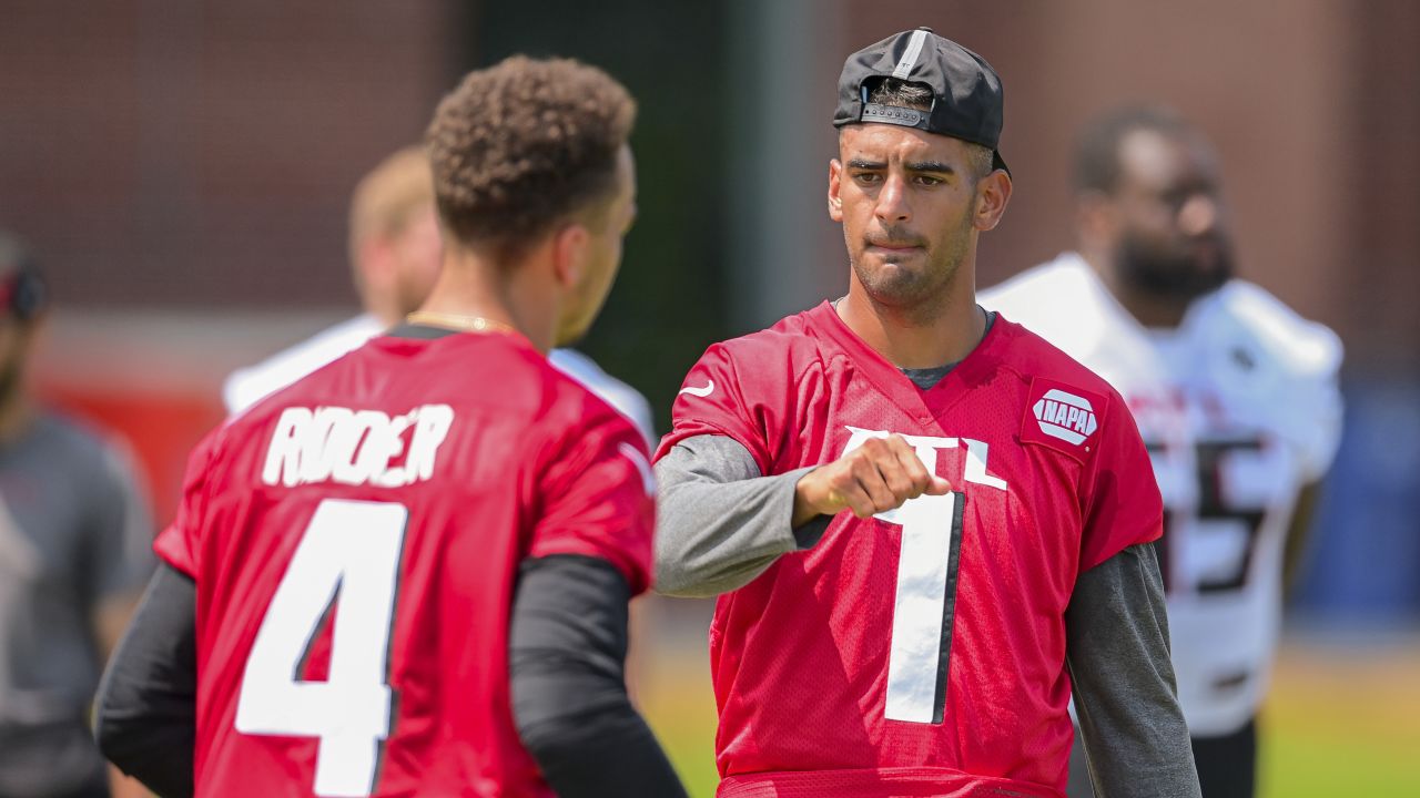 Falcons bench Marcus Mariota in favor of rookie Desmond Ridder