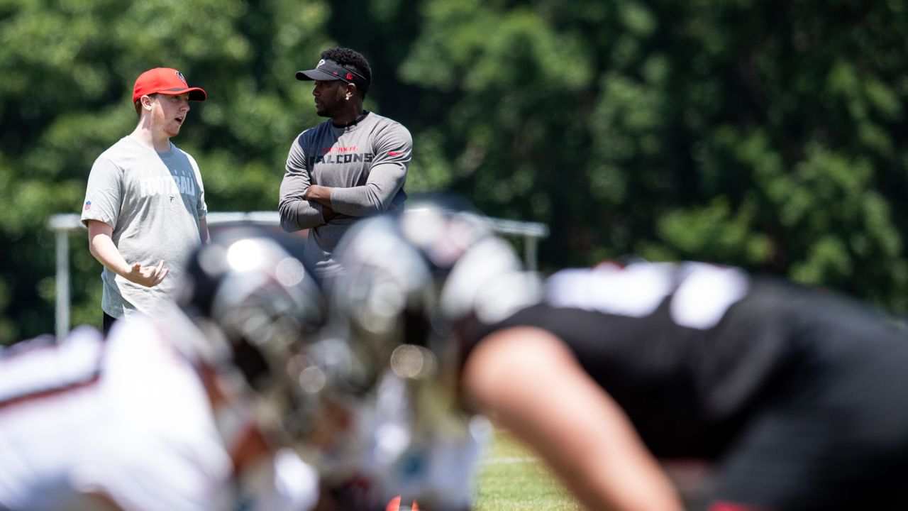 Atlanta Falcons wide receiver Harry Douglas (83) warms up prior to the Falcons  game against the