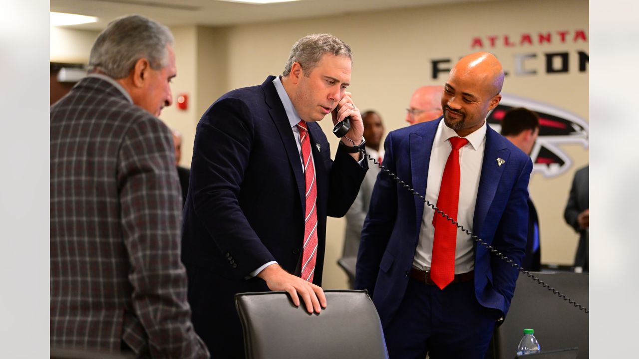 X 上的Atlanta Falcons：「The calm before the storm. A look inside the Falcons'  War Room. #atldraft  / X