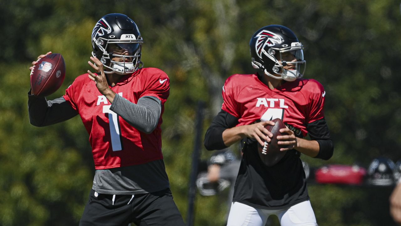 Falcons LISTEN: Will Kyle Pitts Break 60-Year-Old NFL Record in Finale? -  Sports Illustrated Atlanta Falcons News, Analysis and More