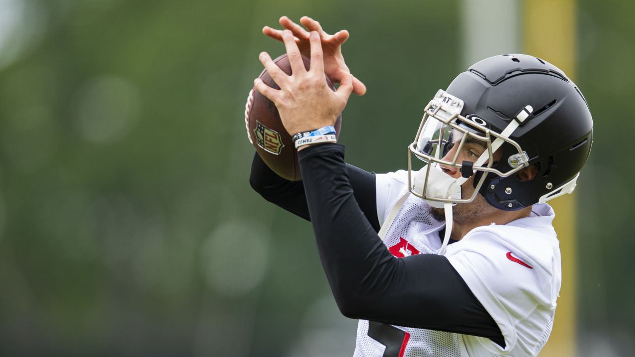 Shanna Lockwood - Atlanta Falcons running back Tyler Allgeier #25 during  practice in Atlanta, Georgia…