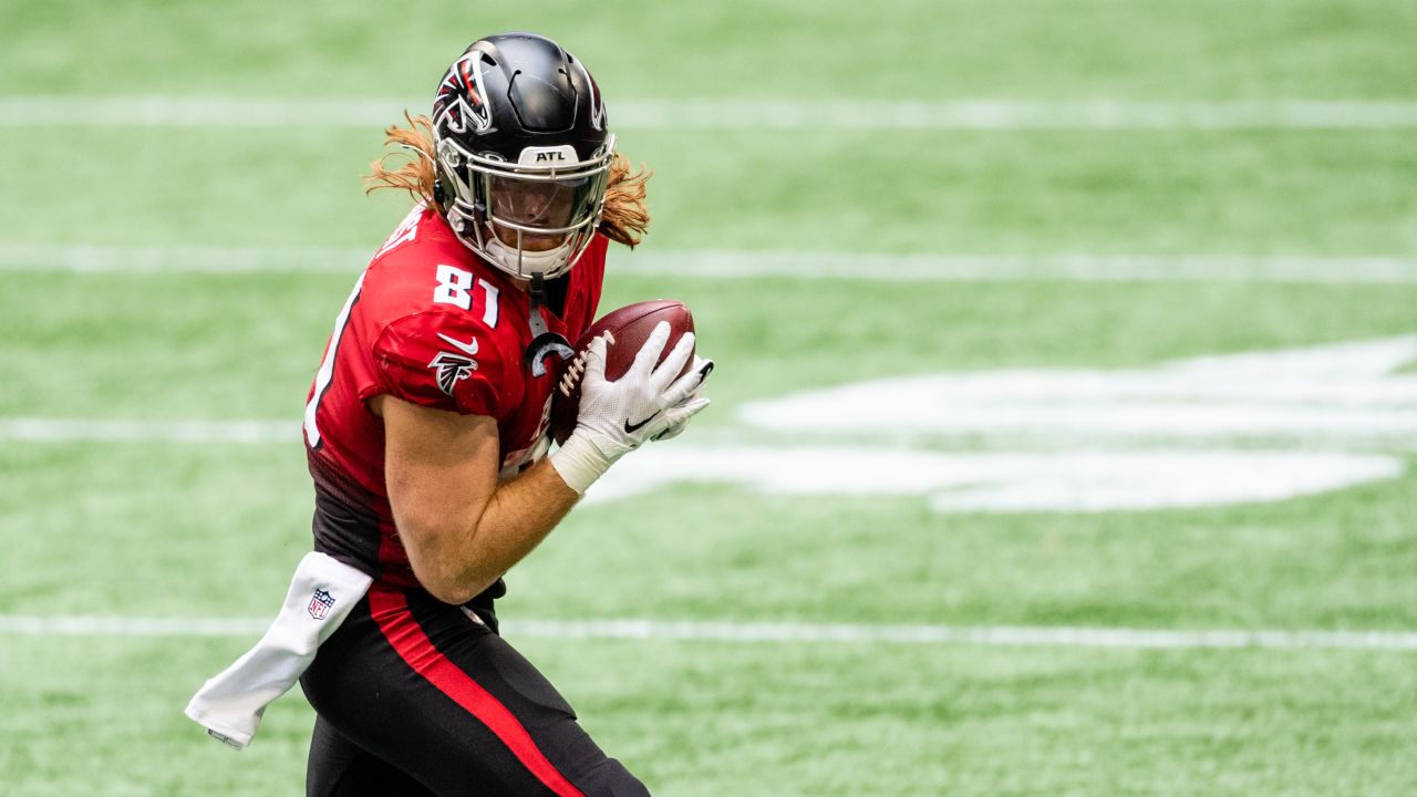 Atlanta Falcons tight end Hayden Hurst (81) warms up before an NFL