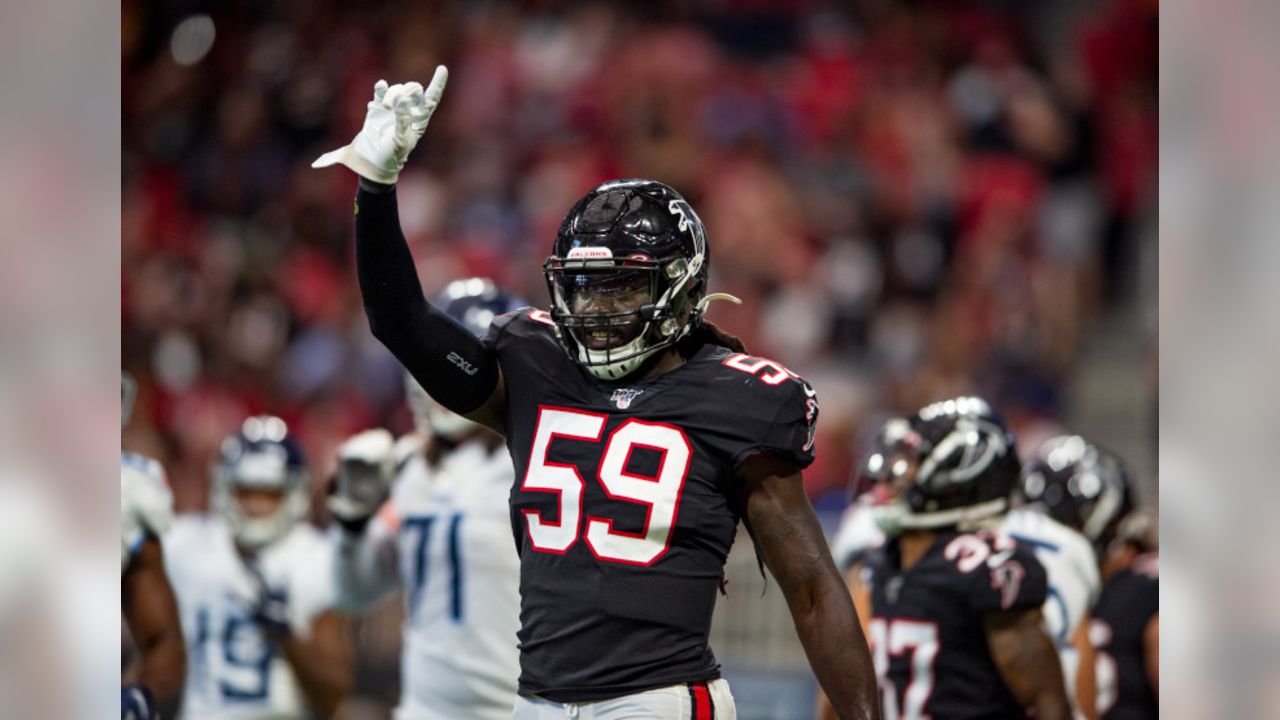 Atlanta Falcons outside linebacker De'Vondre Campbell (59) lines up against  the Carolina Panthe …