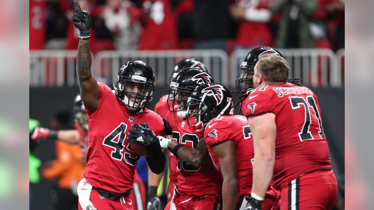 WATCH: Deion Jones intercepts Drew Brees in the end zone to save HD  wallpaper