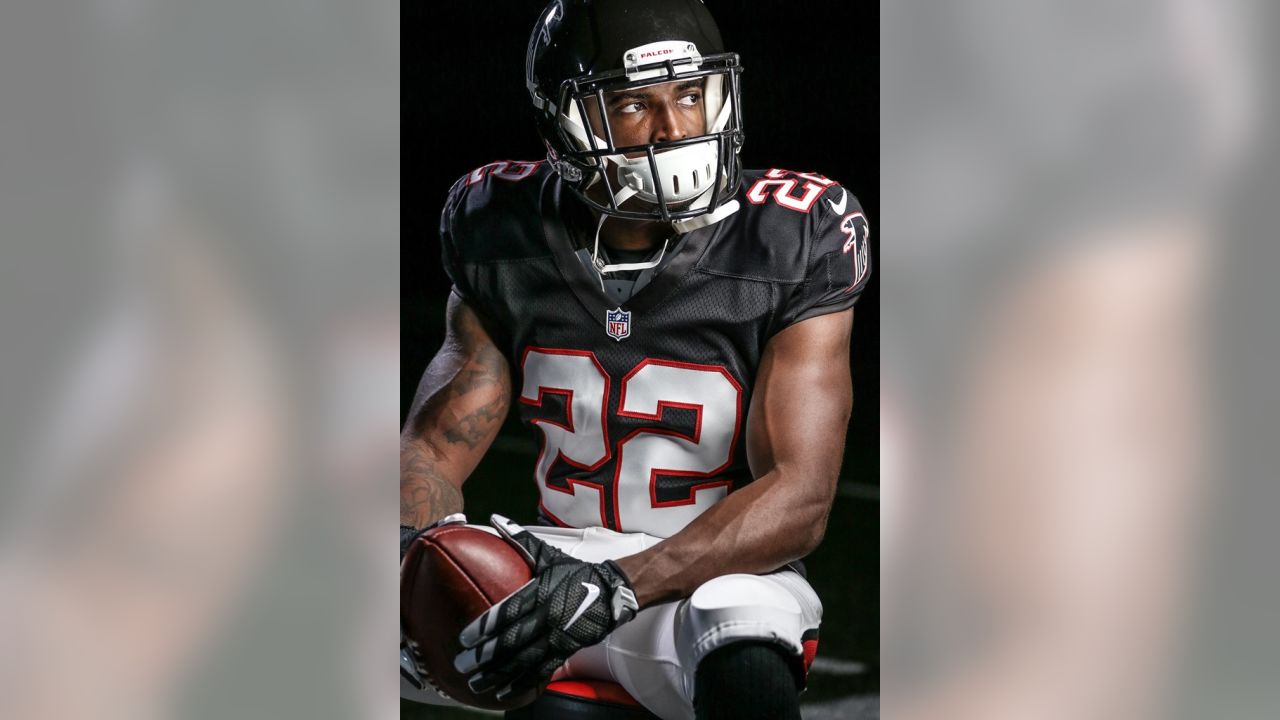 Behind-the-Scenes: Falcons Throwback Jersey Shoot