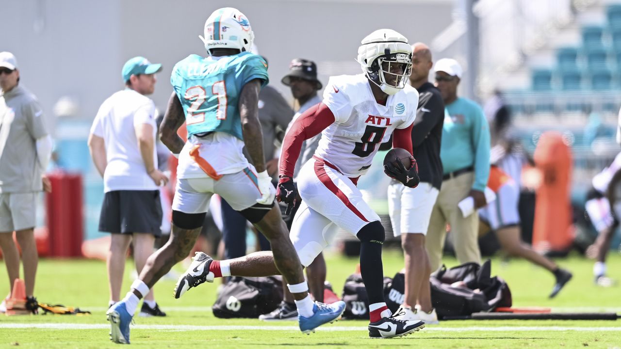 Tyreek Hill fools Tre Flowers at Dolphins-Falcons training camp