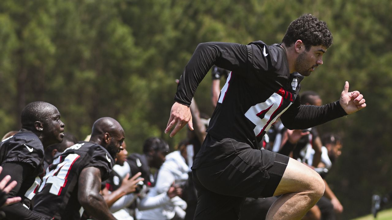 Atlanta Falcons linebacker Troy Andersen (44) works during the first half  of an NFL football game