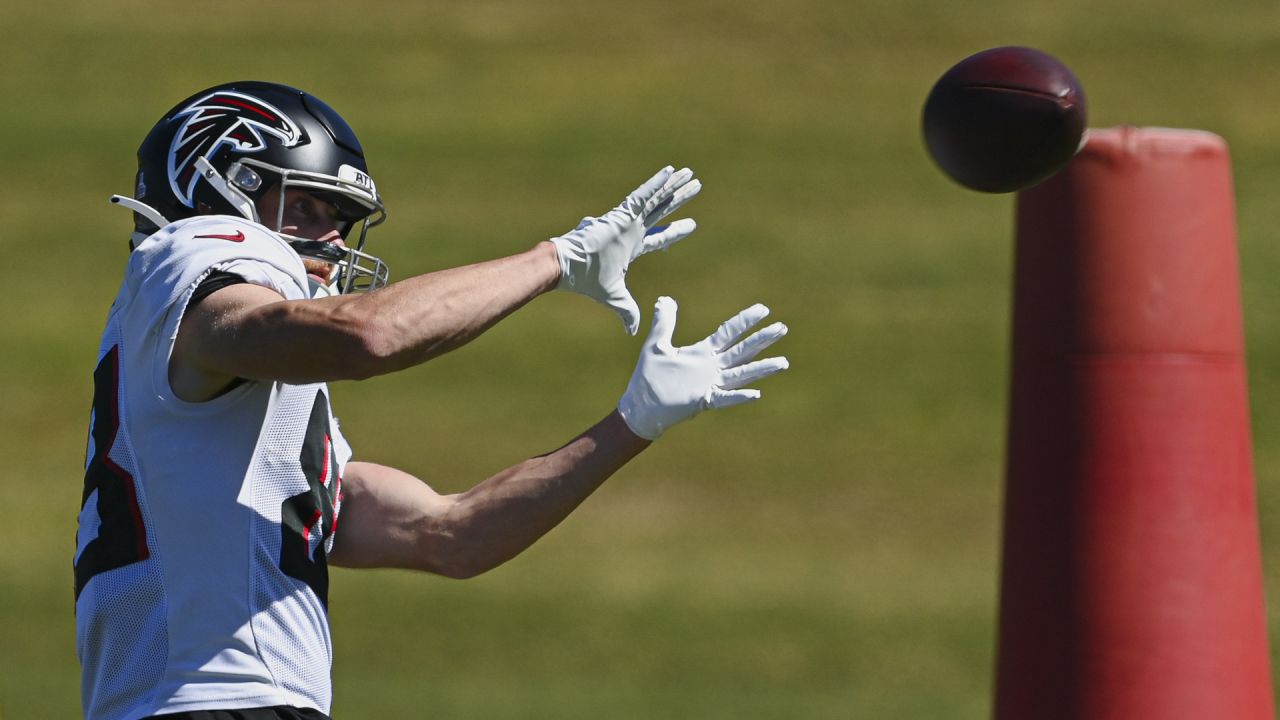 Atlanta Falcons wide receiver Jared Bernhardt (83) runs with the ball  against the New York Jets