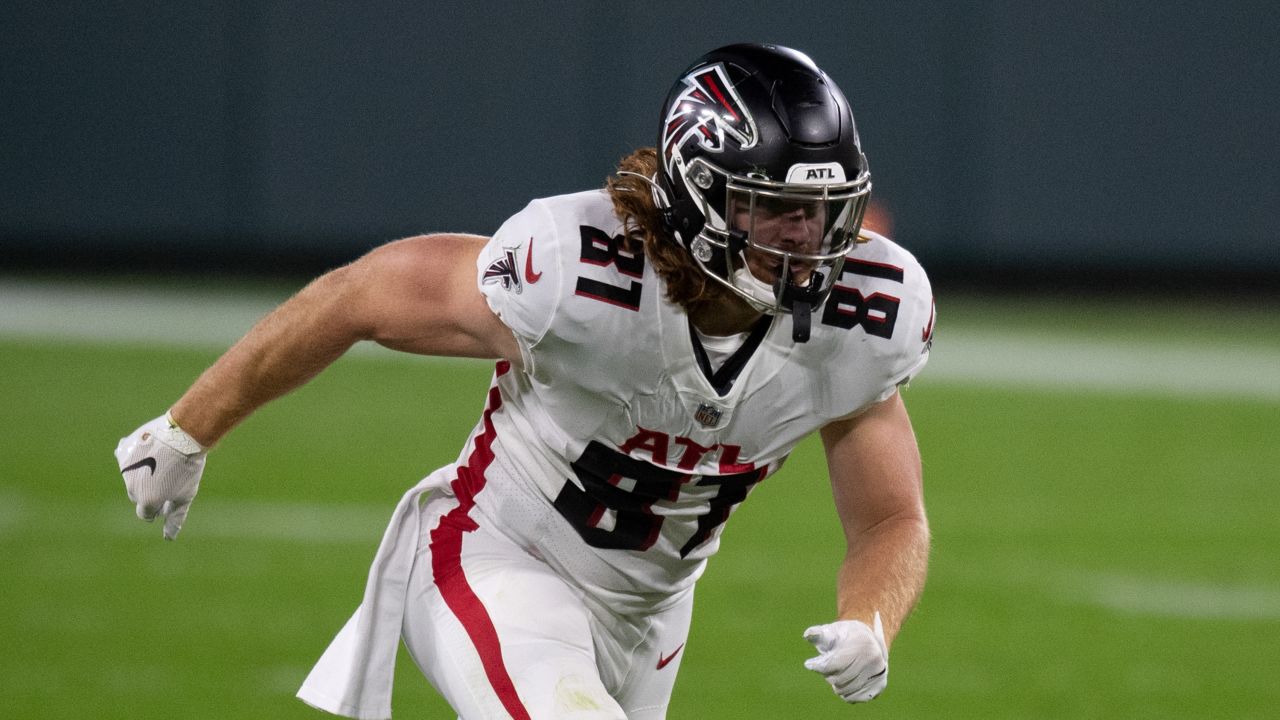 Atlanta Falcons tight end Hayden Hurst (81) warms up before an NFL