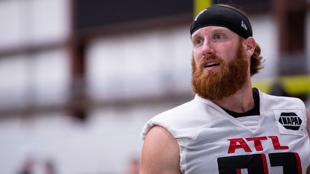 Atlanta Falcons tight end Hayden Hurst (81) warms up before an NFL