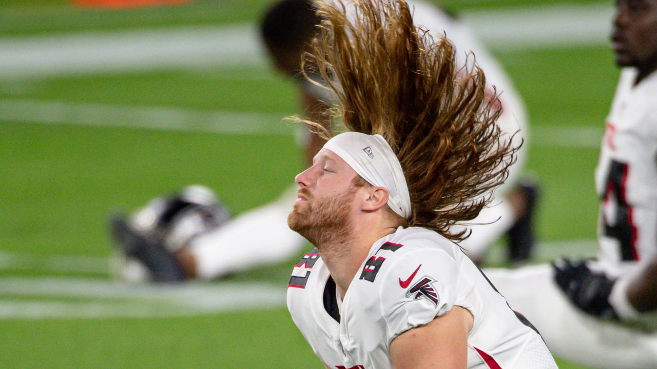 Atlanta Falcons tight end Hayden Hurst (81) warms up before an NFL