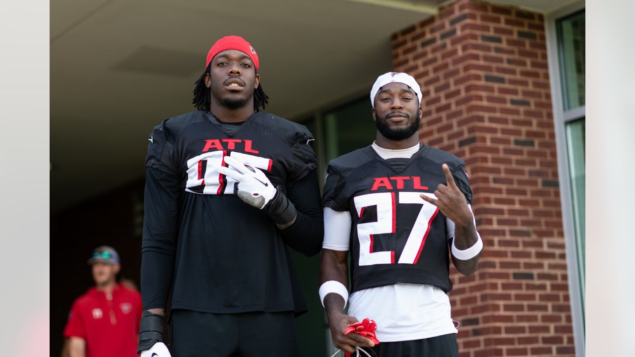 Atlanta Falcons defensive end Zach Harrison (96) works against