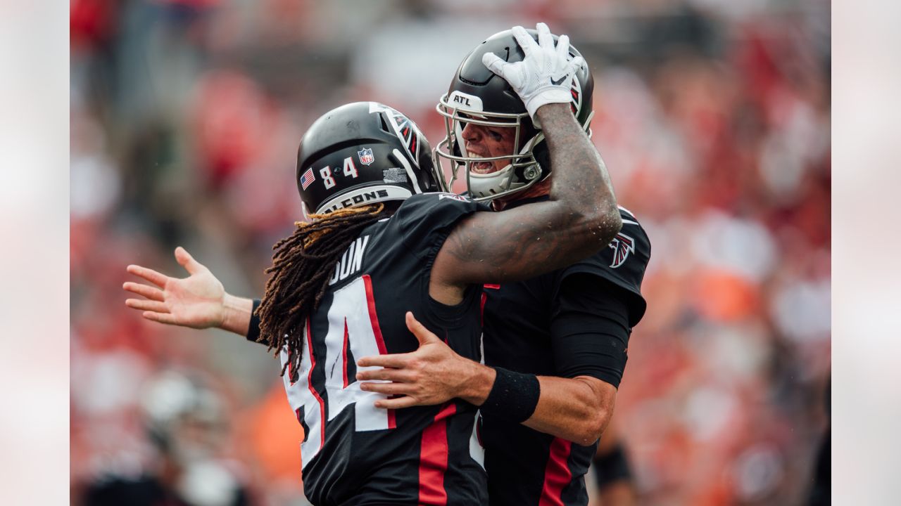 Atlanta Falcons running back Cordarrelle Patterson (84) catches a