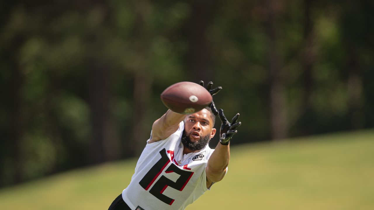 PHOTOS: Norcross grad Lorenzo Carter joins Atlanta Falcons' USO Tour, Slideshows