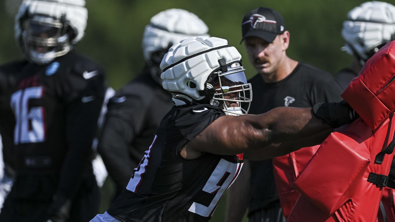 Falcons rookie Matthew Bergeron replaces Matt Hennessy at LG