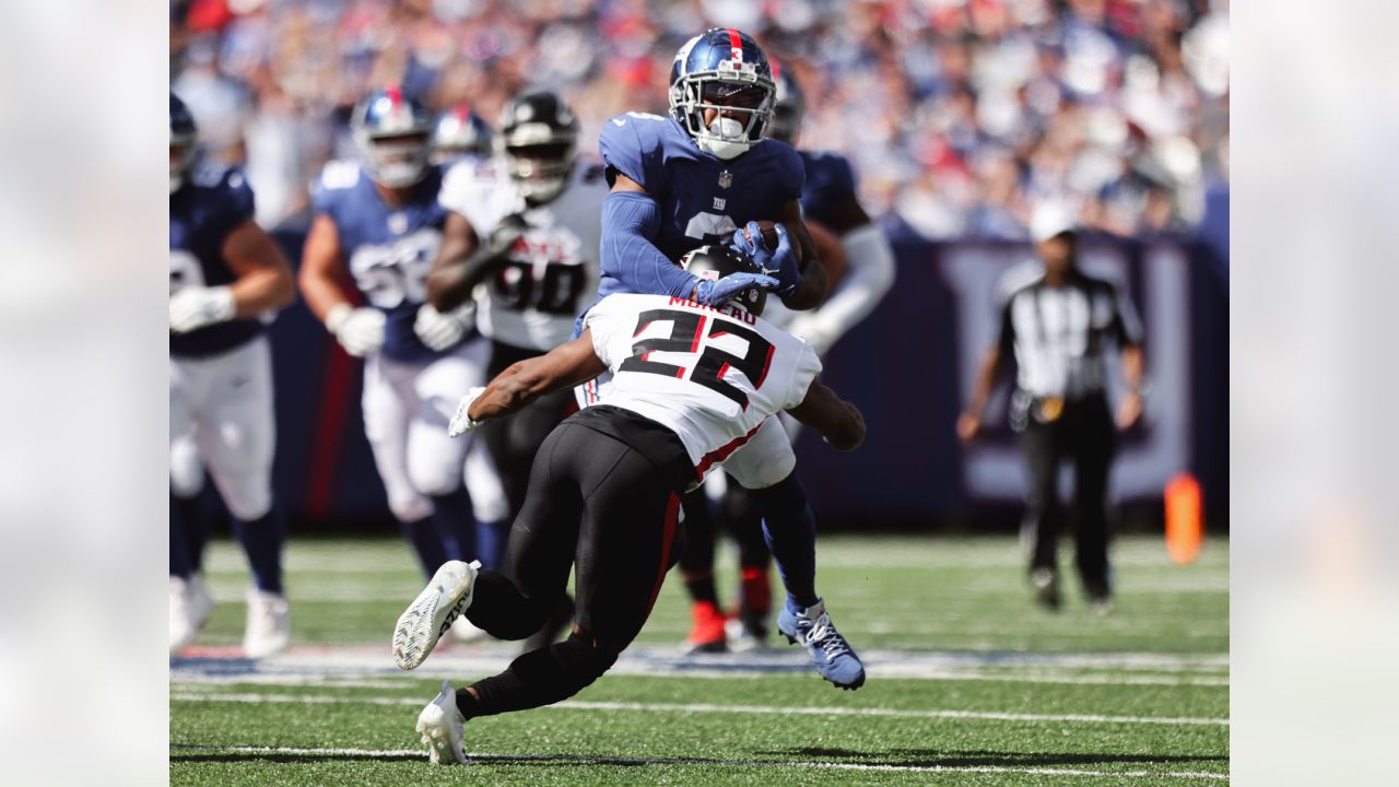 Atlanta Falcons Matt Ryan throws a pass in the first quarter against the  New York Giants in the NFC Wild Card Game at MetLife Stadium in East  Rutherford, New Jersey on January