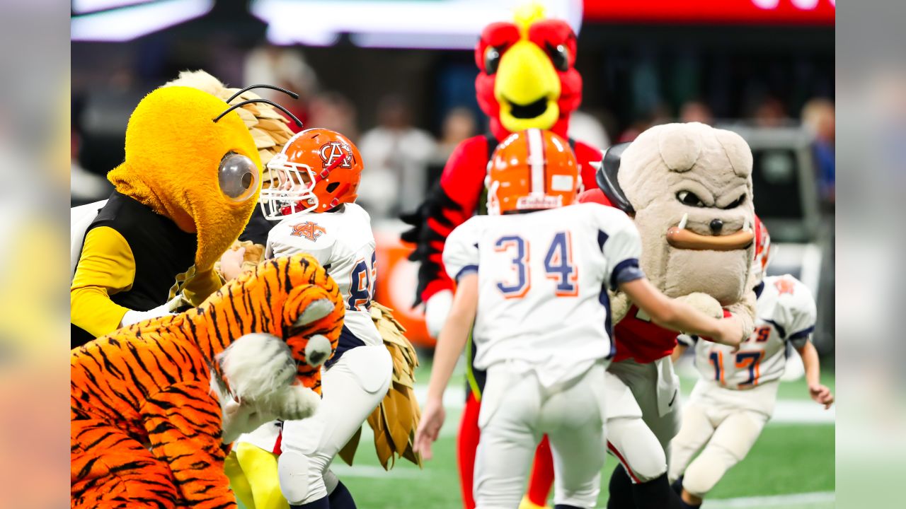 PHOTOS: Pee Wee vs. Mascots