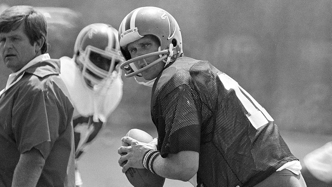 Atlanta Falcons quarterback Steve Bartkowski rests his head in a towel on  the sidelines during NFL game agianst San Francisco played at Atlanta  Stadium, Dec. 15, 1975. Bartkowski, who will marry airline