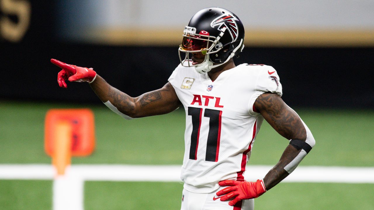 Atlanta Falcons wide receiver Julio Jones gets set for a play