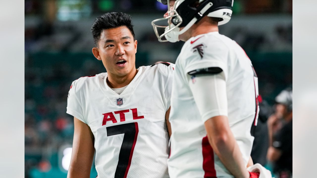 ATLANTA, GA - DECEMBER 06: Kicker Younghoe Koo #7 of the Atlanta Falcons  during warmups for the week 13 NFL football game between the Atlanta Falcons  and the New Orleans Saints on