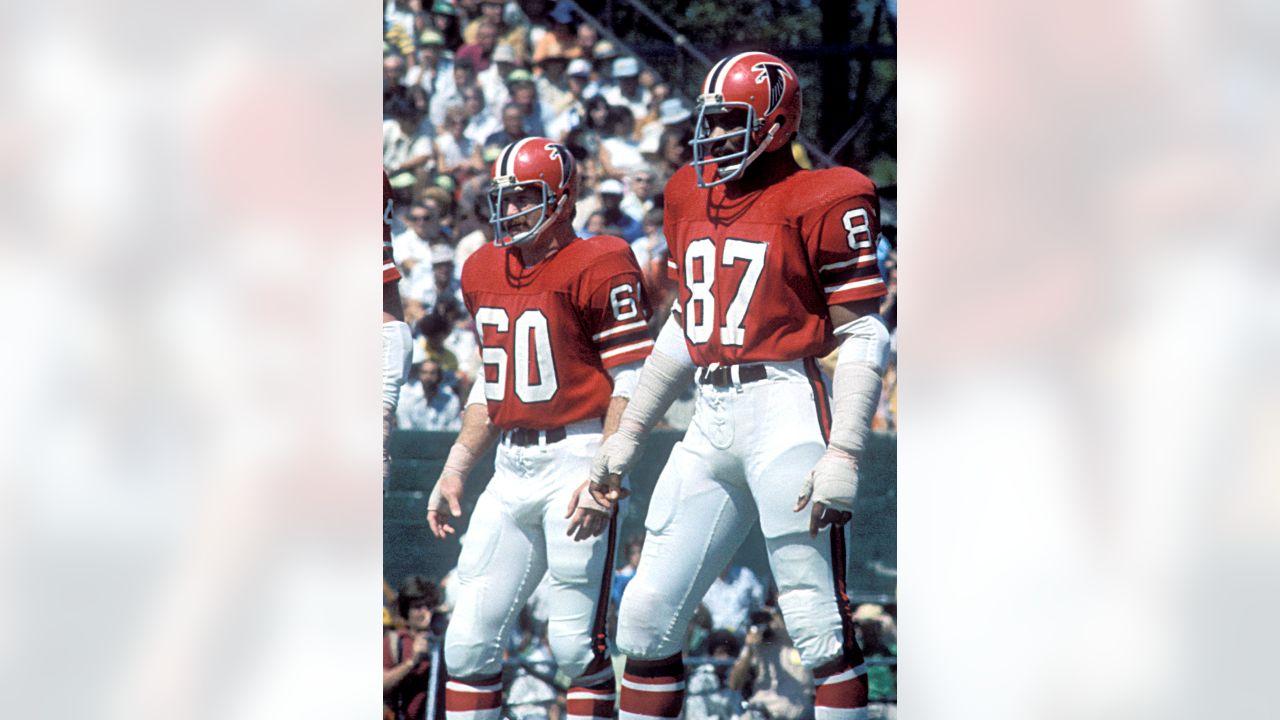 Falcons reveal 1966 throwbacks with red helmets to NFL fans' delight