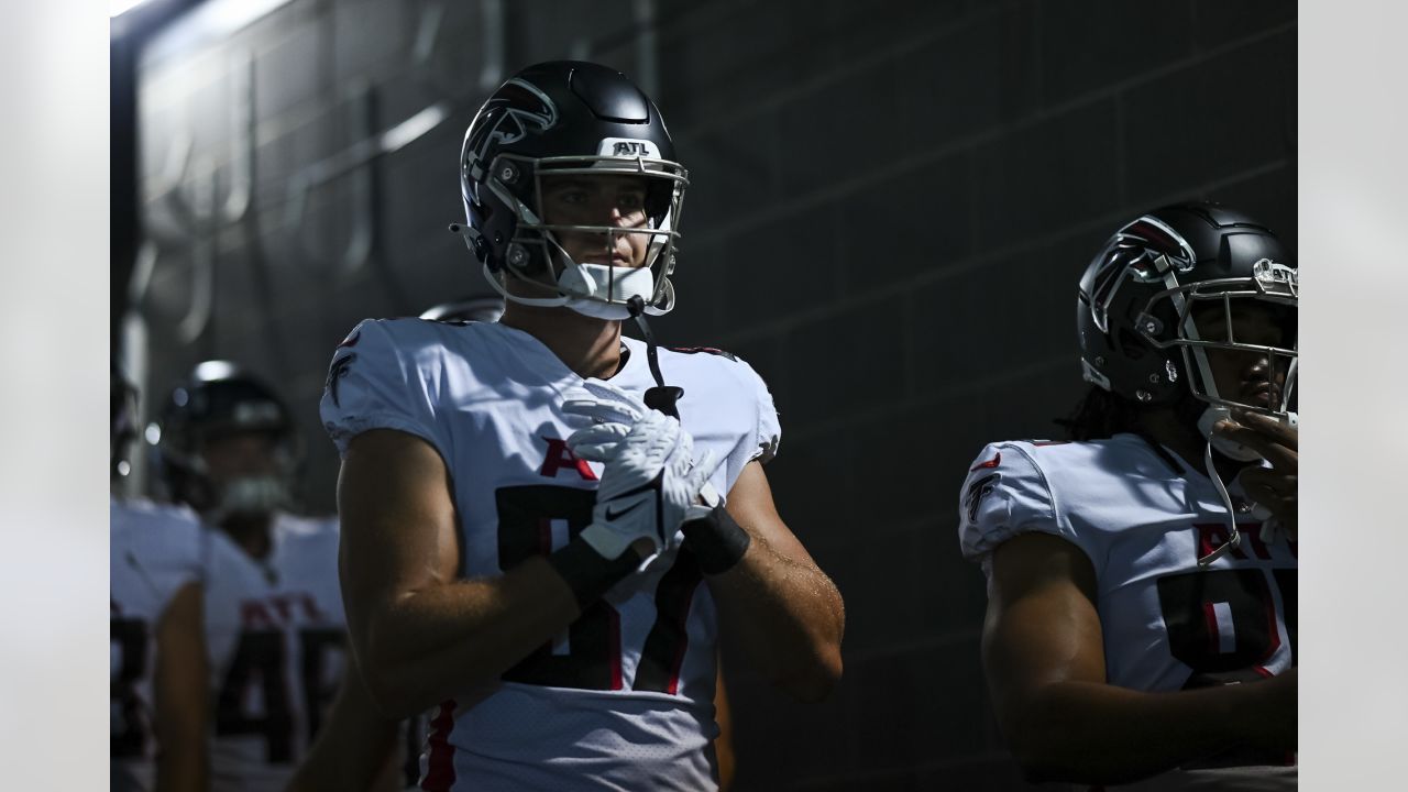 Atlanta Falcons tight end John FitzPatrick (87) warms up before a