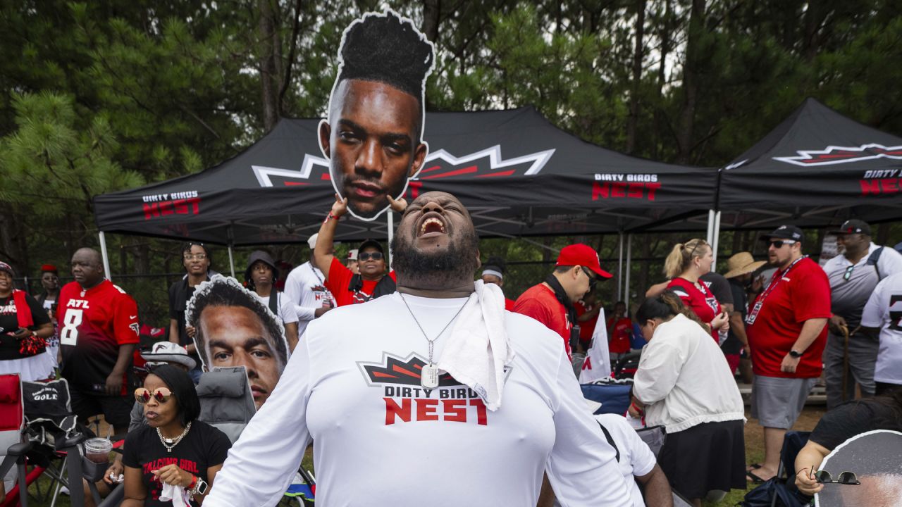 Atlanta Falcons Training Camp: Desmond Ridder Impresses, Bijan Robinson  Bounces Back - Sports Illustrated Atlanta Falcons News, Analysis and More