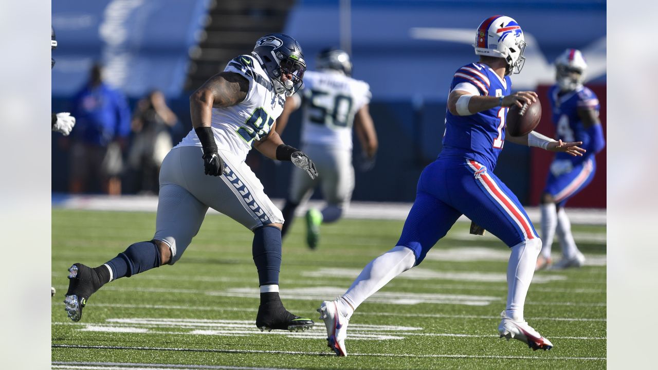 Atlanta defensive end Jonathan Bullard during the NFL game between News  Photo - Getty Images