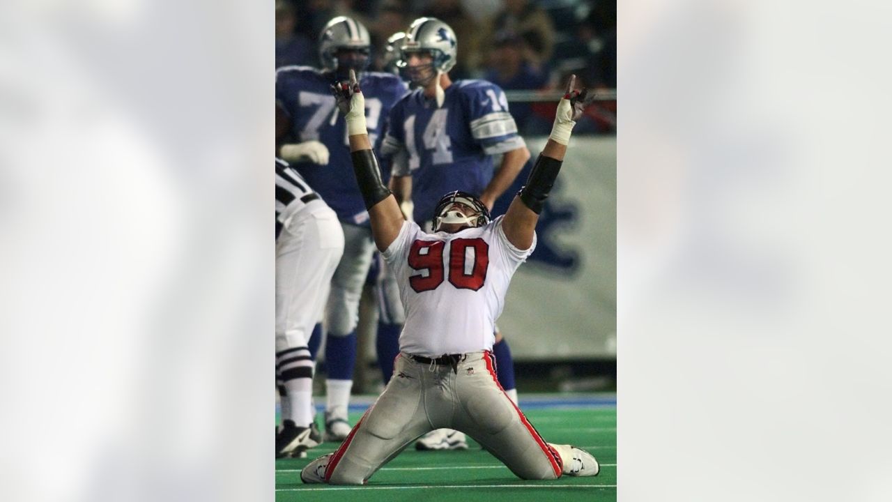 Atlanta Falcons running back Michael Turner (33) celebrates his 4