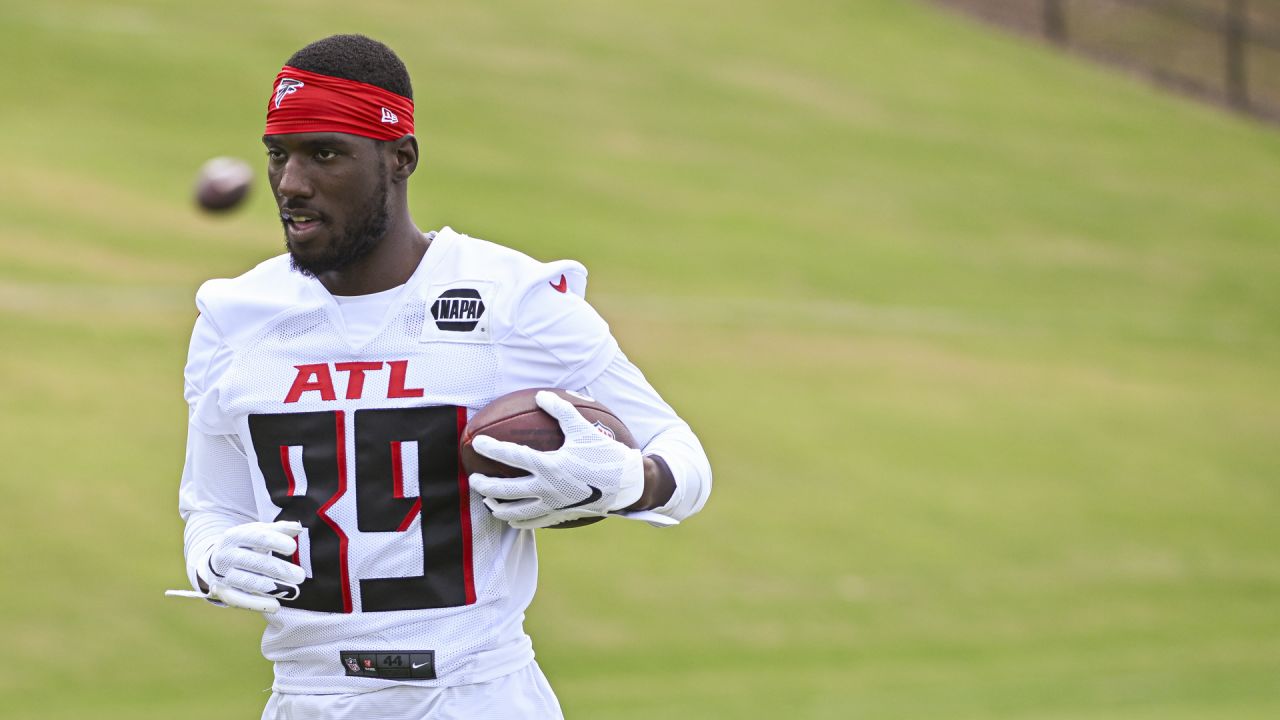 Atlanta Falcons wide receiver Damiere Byrd (14) runs through a drill during  the teams open practice in Atlanta, Ga. Monday, Aug. 15, 2022. (AP  Photo/Todd Kirkland Stock Photo - Alamy