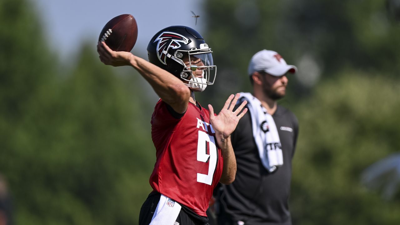 Falcons' Matt Hennessy to Undergo MRI After Training Camp Injury